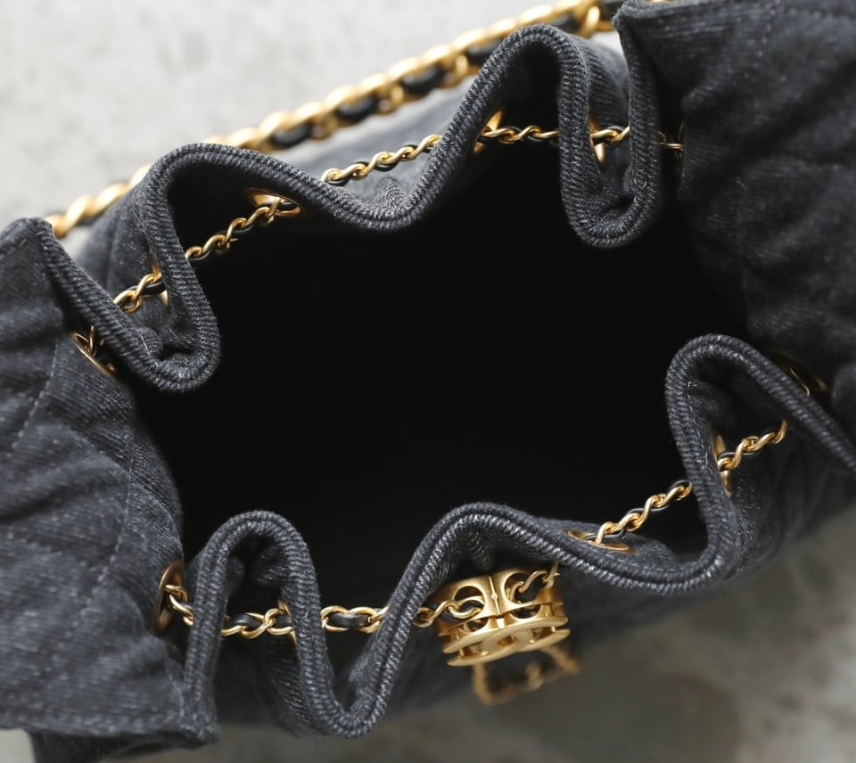 Chanel crossbody bag 25 Small Handbag Washed Denim &amp; Gold-Tone Metal Black 30cm/11.8in view 8