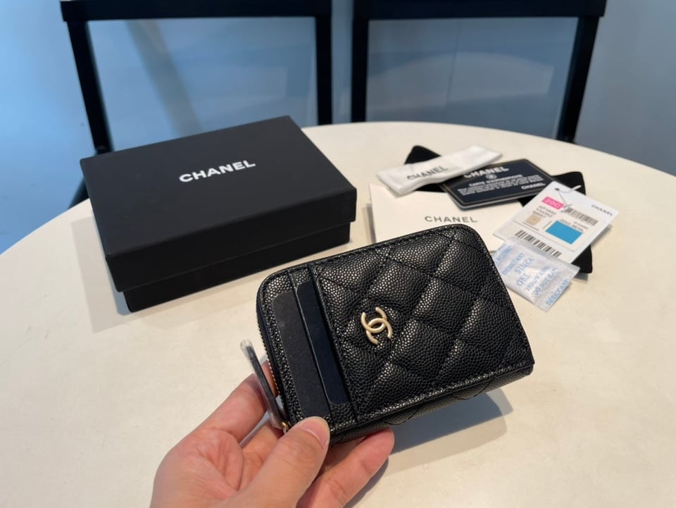 Chanel Zipped Coin Purse 11 Black Grained Calfskin view 3