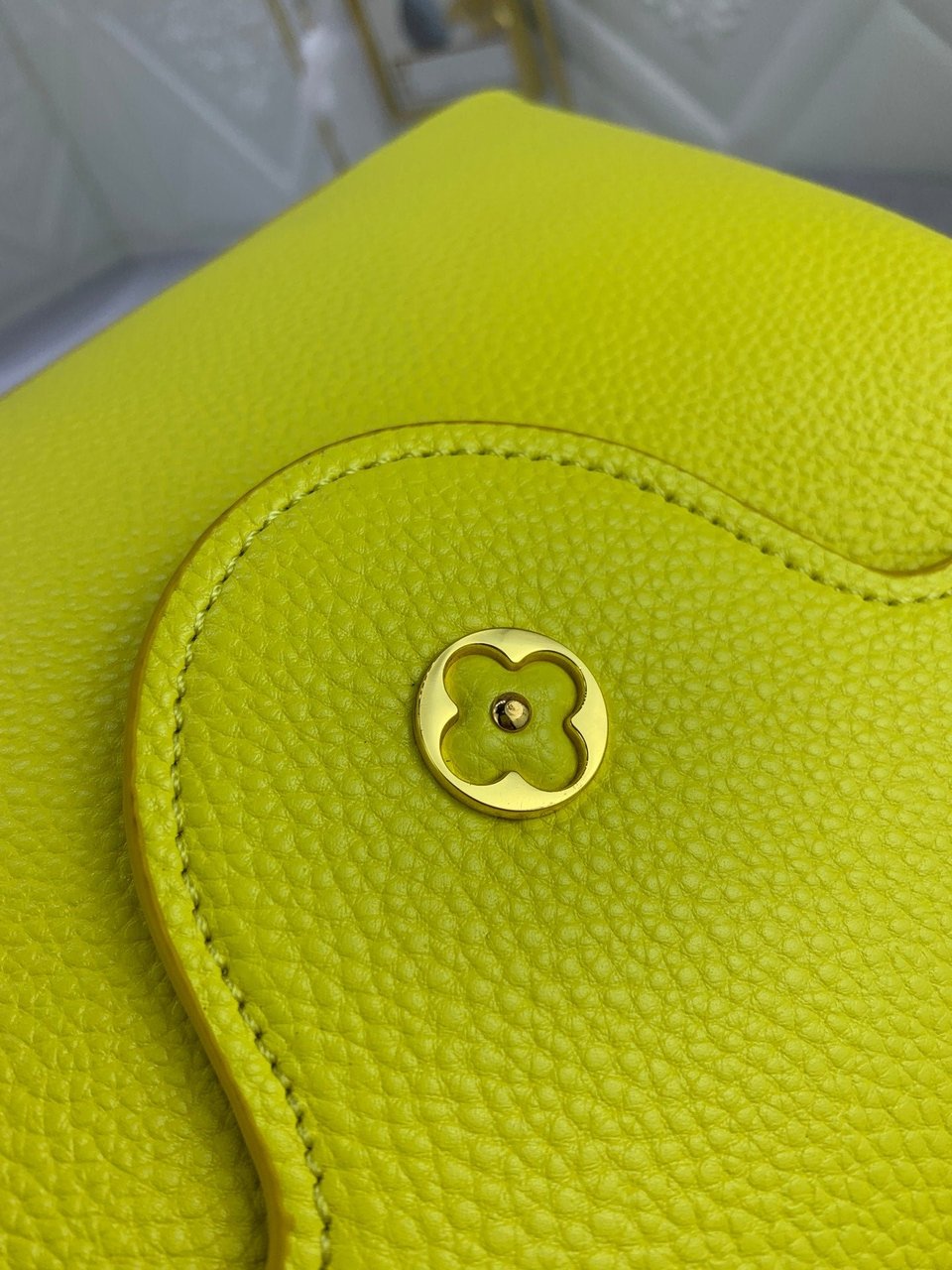 Louis Vuitton Capucines Bb Cedrat Yellow 27Cm view 7