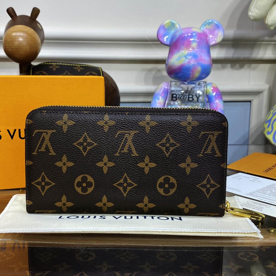 Louis Vuitton Christmas Animation 2022 Zippy Wallet Pink view 4