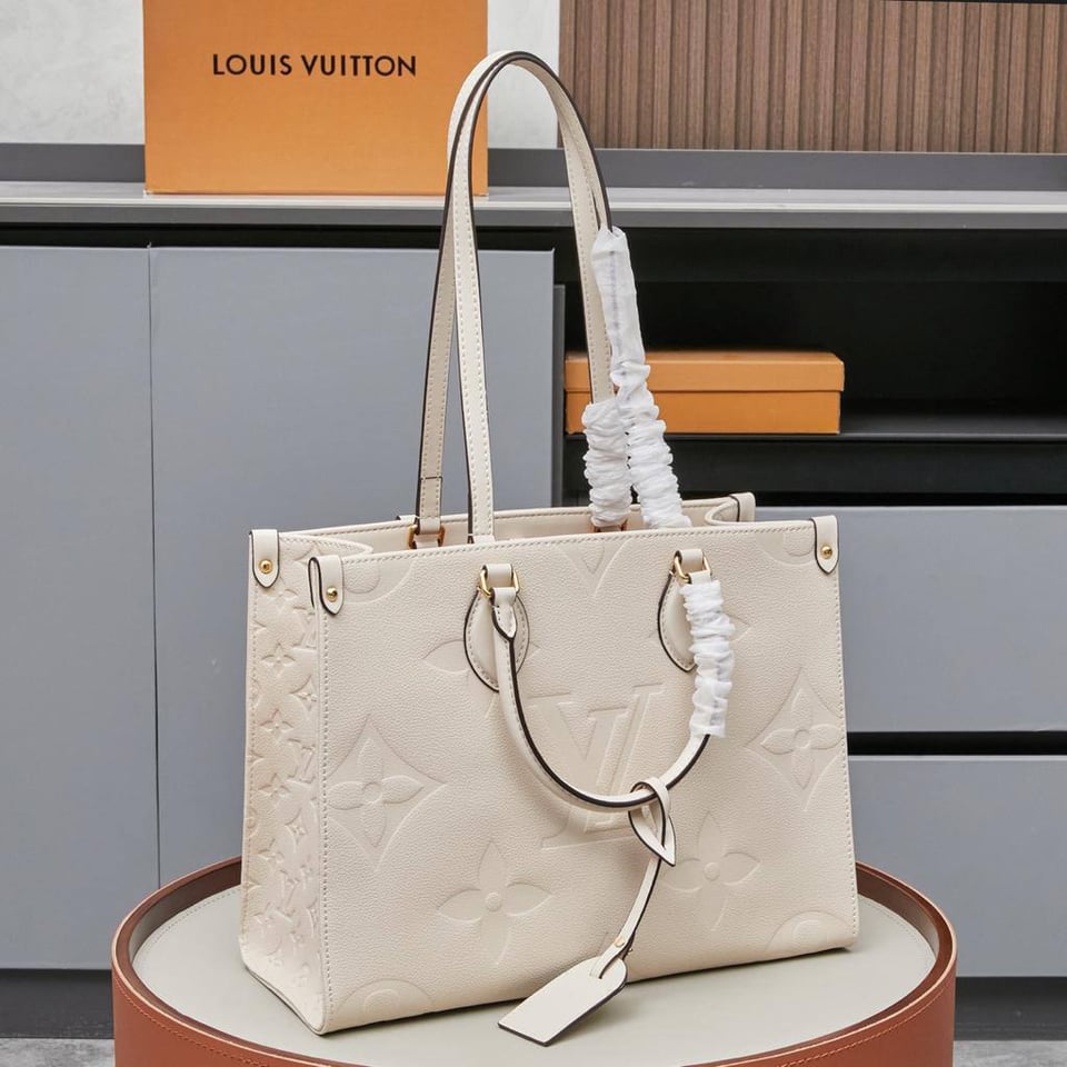 Louis Vuitton LV Onthego MM Tote Bag Monogram Beige 35cm M46531 view 6