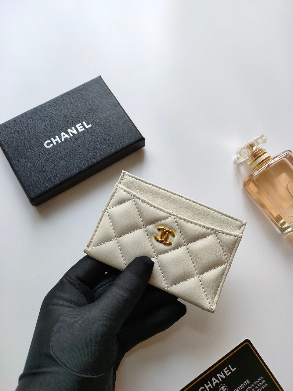 Chanel Card Holder 11.2 White Calfskin Gold Icon view 3
