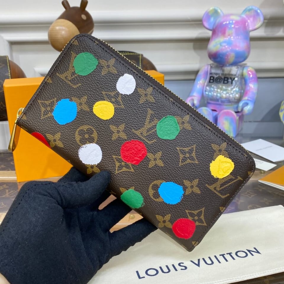 Louis Vuitton x Yayoi Kusama Zippy Wallet view 5