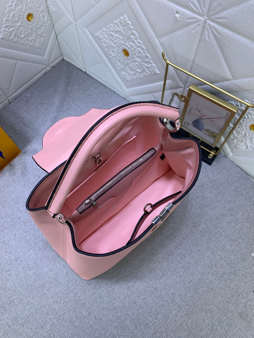 Louis Vuitton Capucines Mm Pink view 5