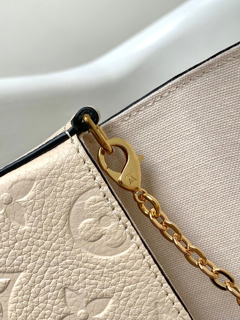 Louis Vuitton Felicie Pochette Bag Cream 21Cm view 9