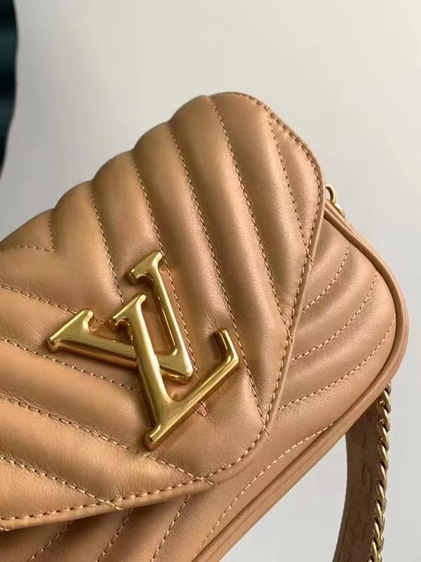 Louis Vuitton New Wave Multi Pochette 19Cm Beige view 6