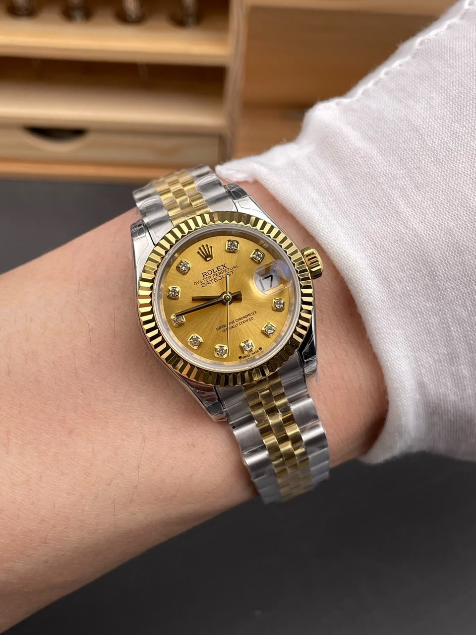 [SUPER CLONE] Rolex Datejust 28mm Champagne Dial Jubilee 279173 view 2