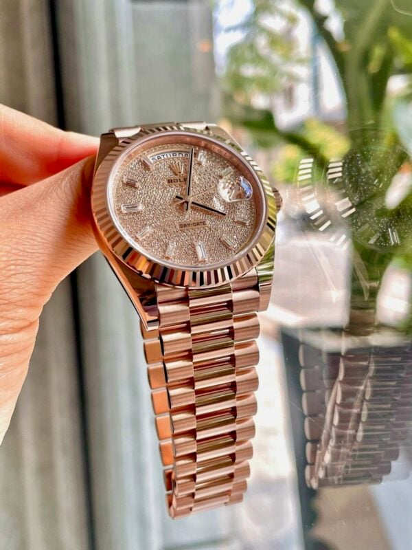 [Superclone] Rolex Day-Date 40mm Diamond – Paved Dial President 228235 view 4