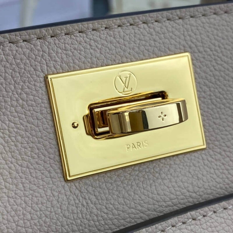 Louis Vuitton On My Side Mm 30Cm Greige view 3