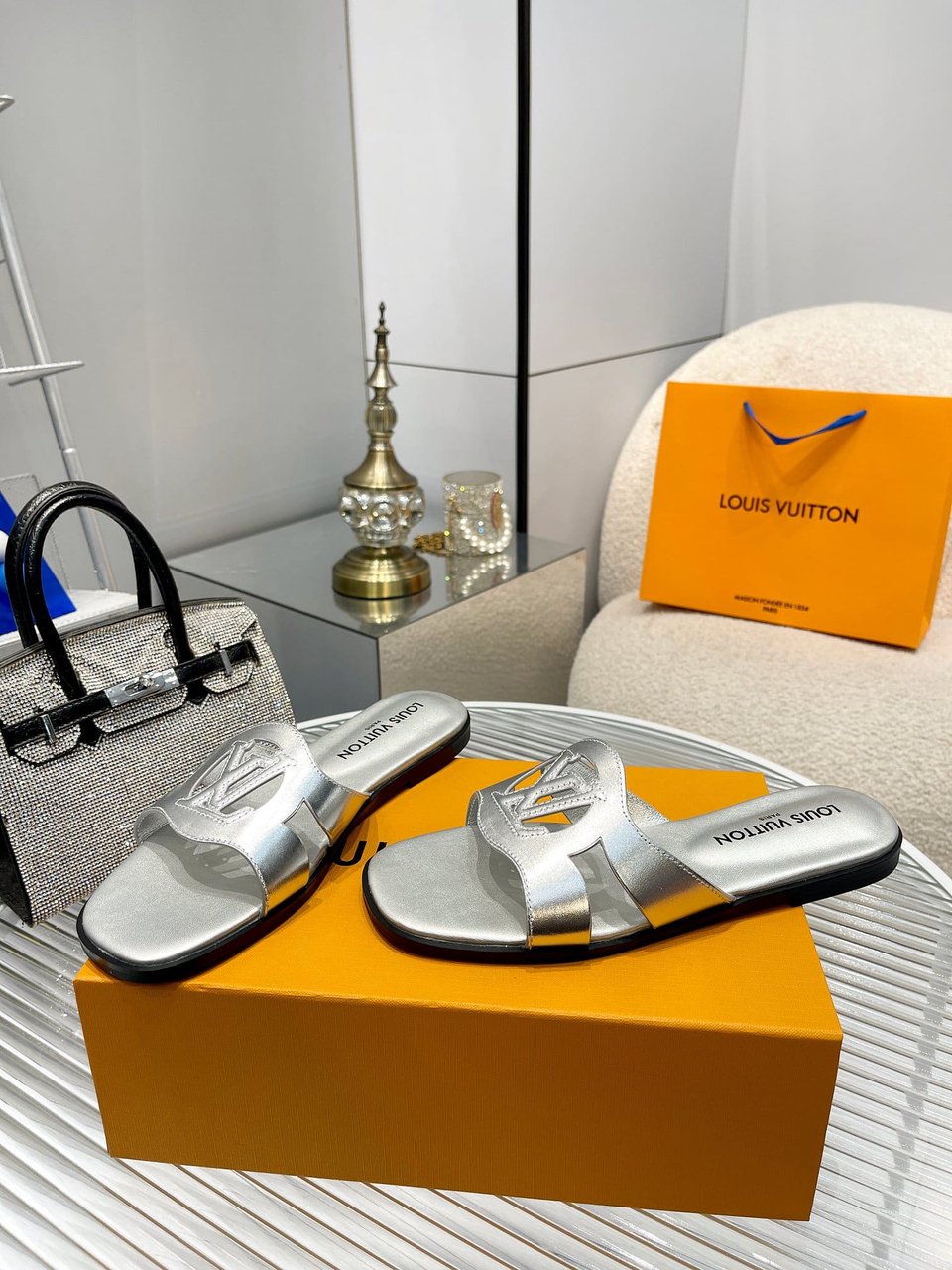 Louis Vuitton Lv Isola Flat Mule Silver 1Abqkh view 8