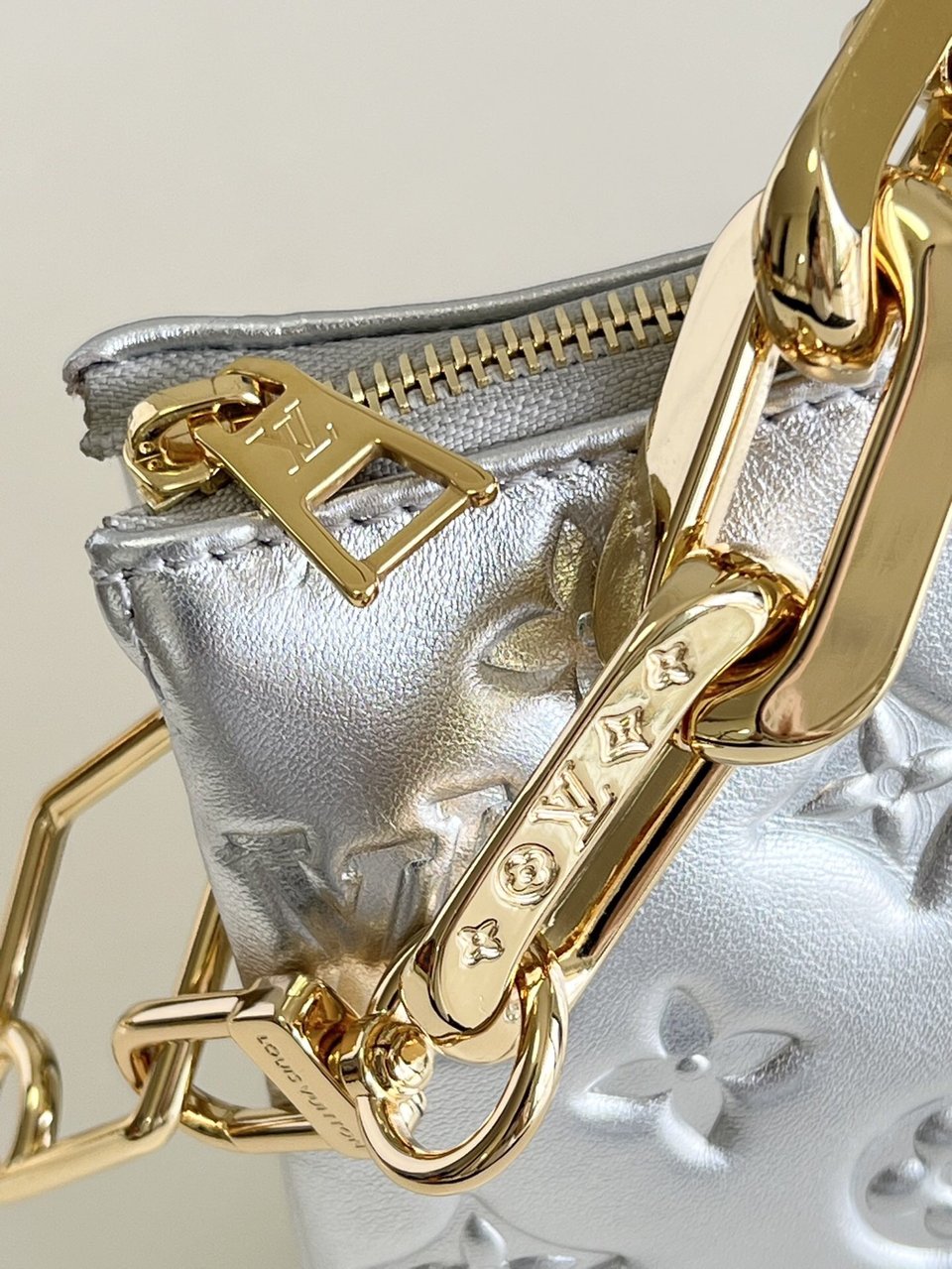Louis Vuitton Madeleine Mm 30Cm Beige view 6