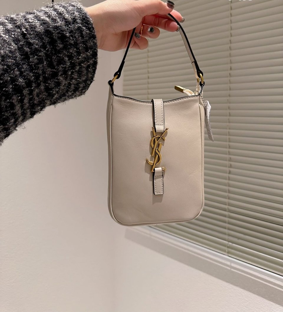 Saint Laurent Le 5 A 7 Mini Vertical Bag Cream 18Cm view 3
