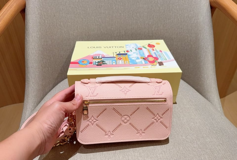 Louis Vuitton Pochette Métis East West 21.5cm M29488 view 8
