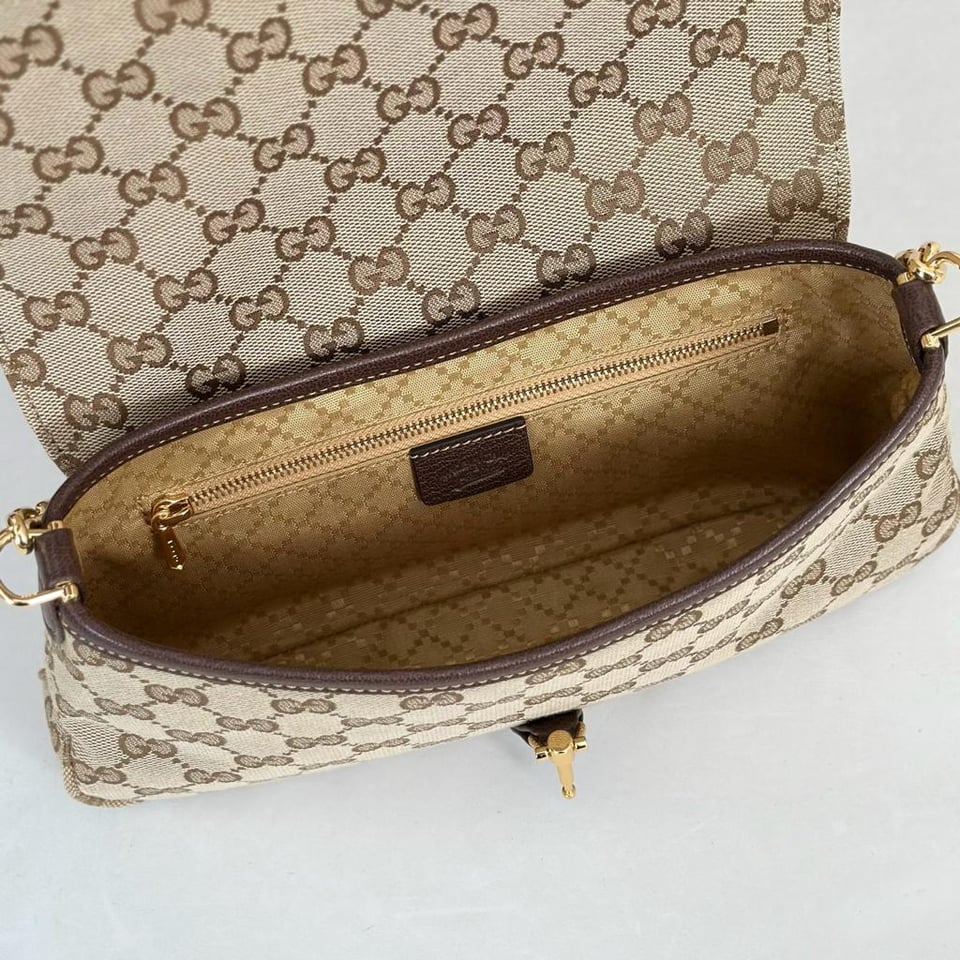 Gucci GG Emblem Medium view 9