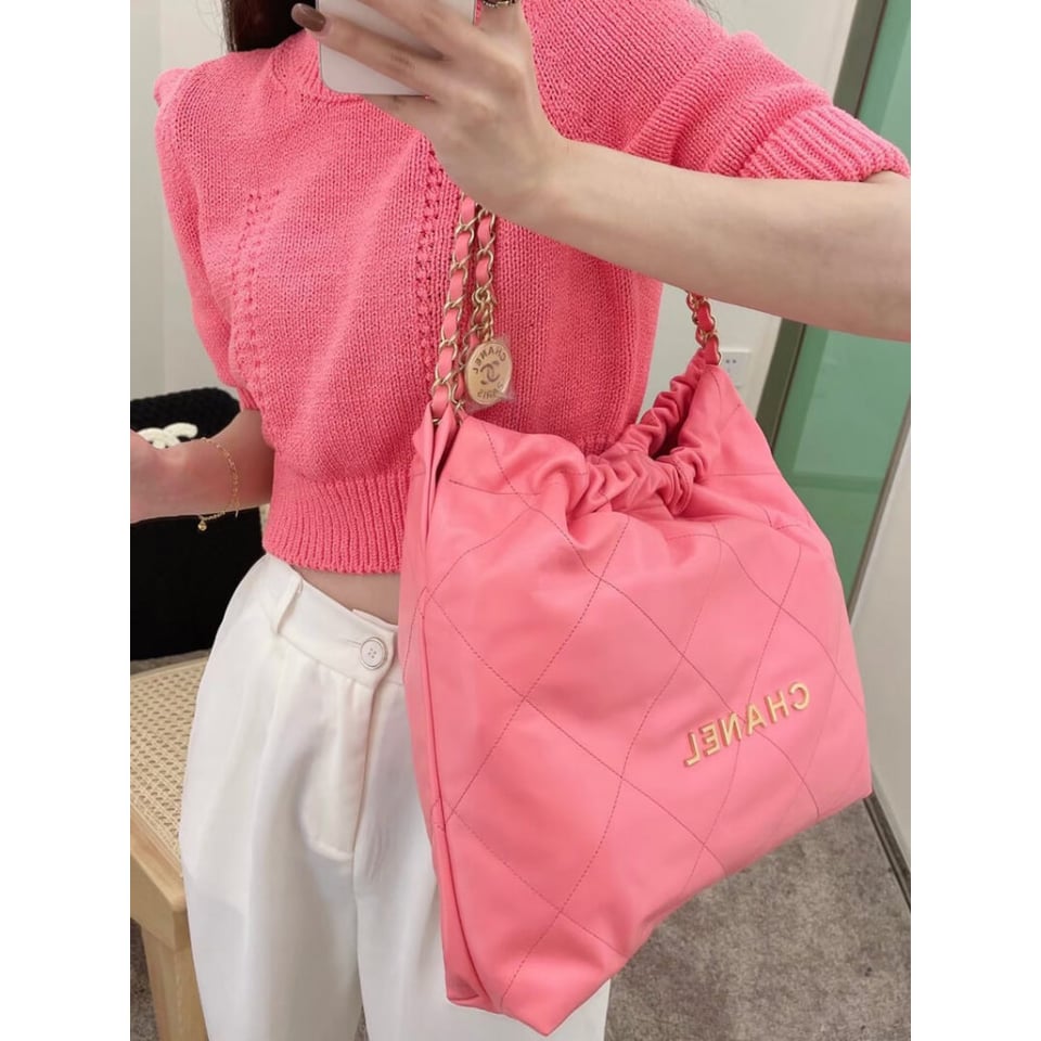 Chanel 22 Handbag in Shiny Calfskin 46cm view 6