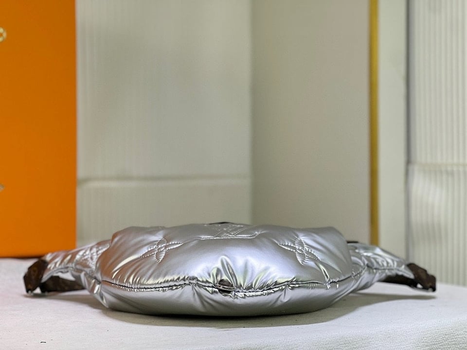 Louis Vuitton Maxi Bumbag Silver 44Cm M20971 view 3
