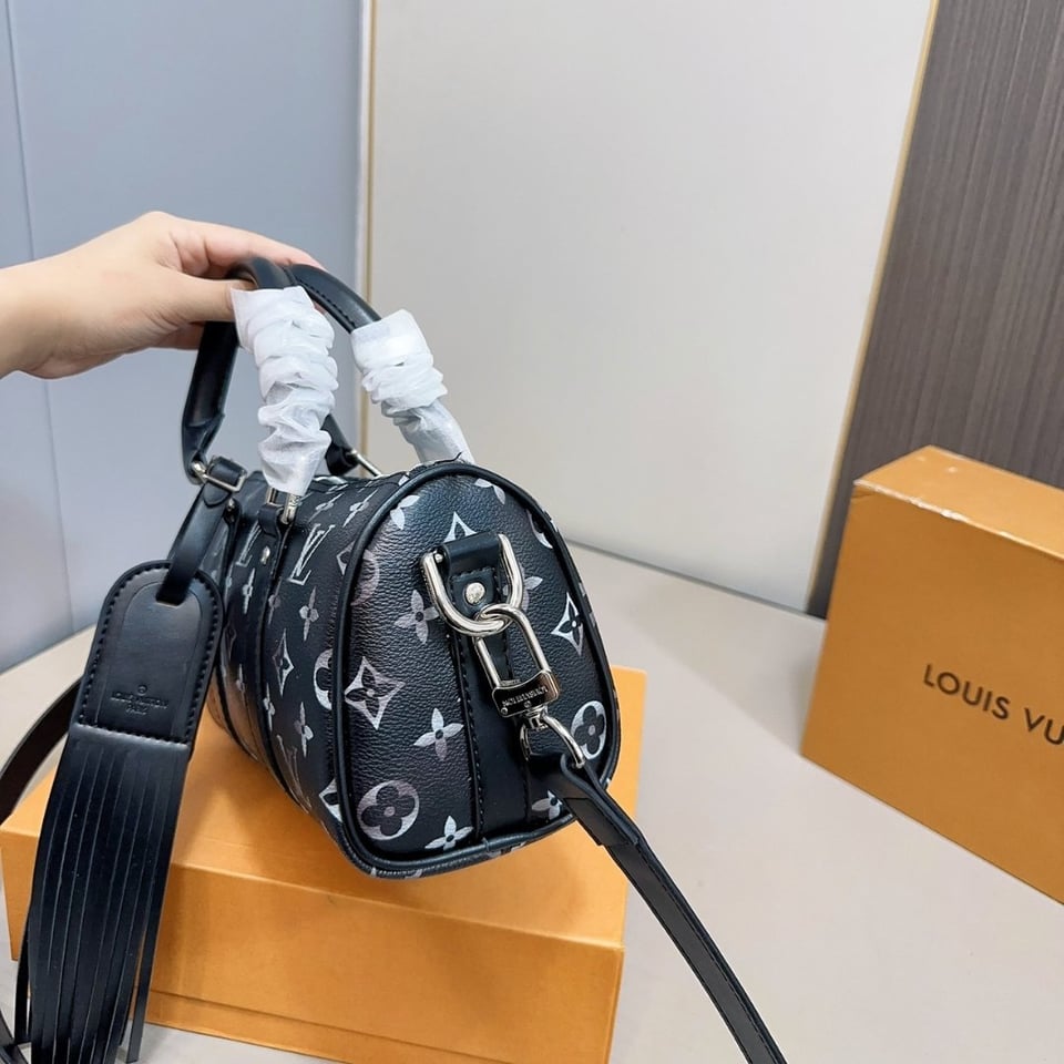 Louis Vuitton Keepall Bandouli Re 25 Bag Monogram Brushed Cowhide Black 25Cm M11595 view 6