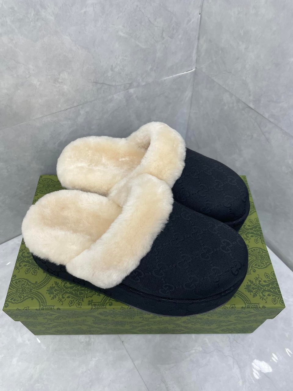 Gucci Slipper Mit Gg Horsebit Monogram In Black view 6