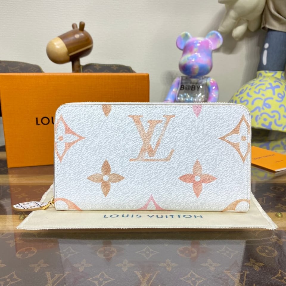 Louis Vuitton Monogram Flower Patterns Zippy Wallet view 3