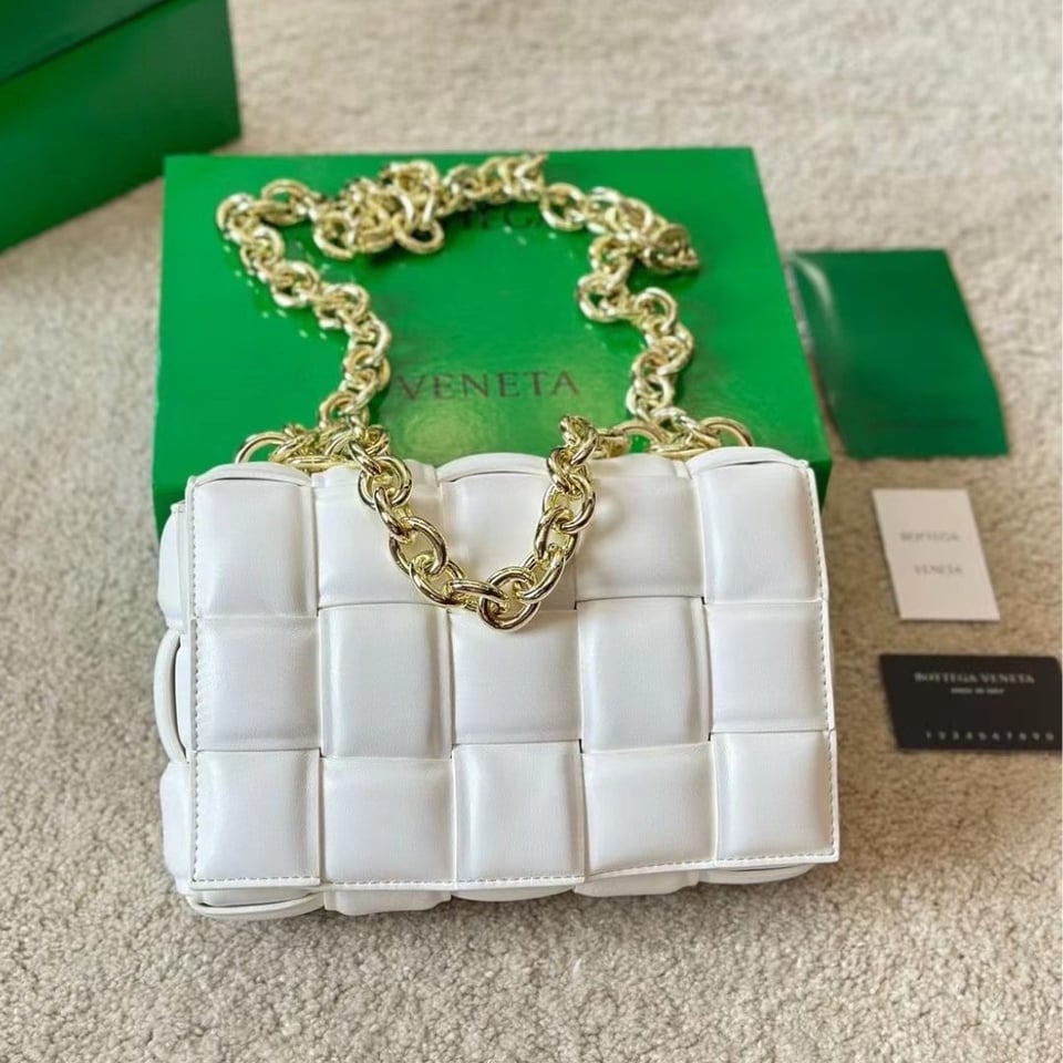 Bottega Veneta Chain Bag In White 26Cm view 3