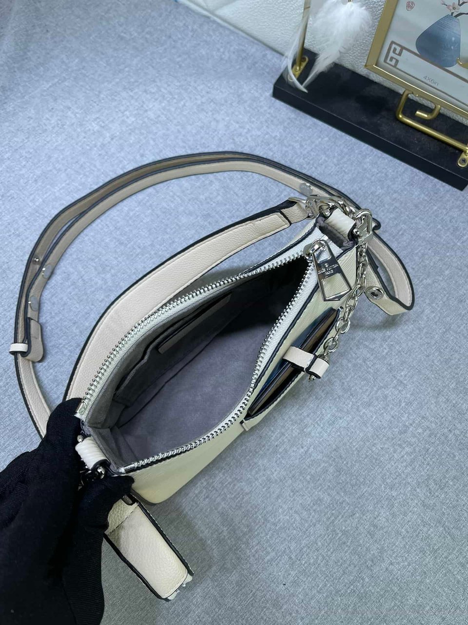 Louis Vuitton Marelle Quartz White 19 Cm view 8