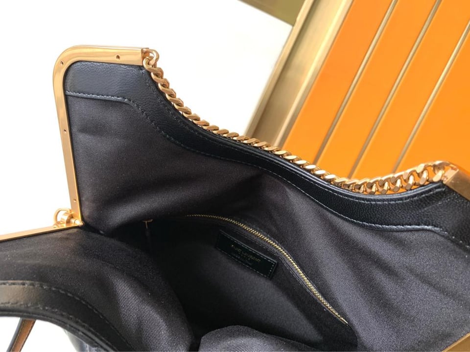 Saint Laurent The 87 Bag Quilted Black 25Cm view 8
