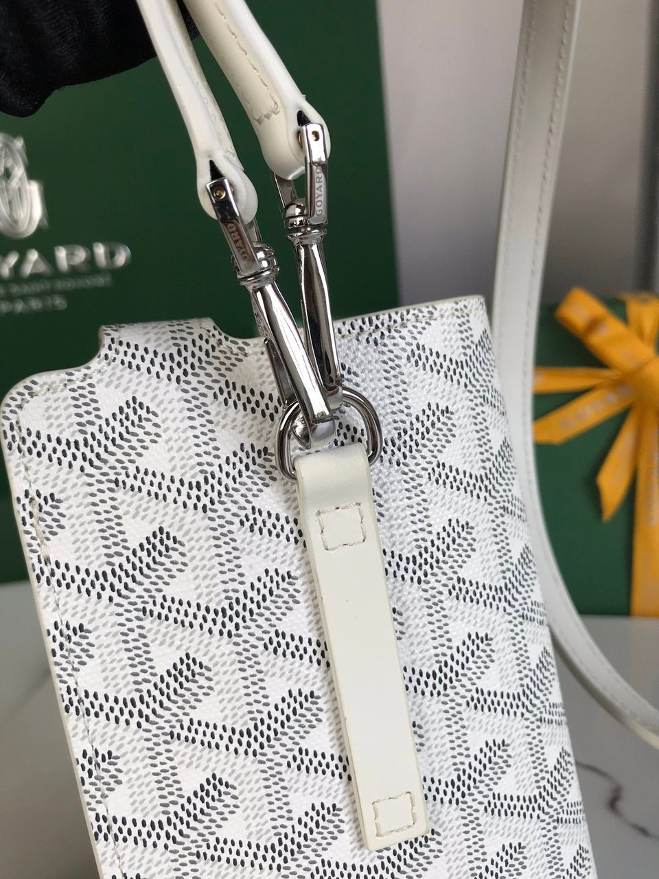 Goyard Montmartre Gm Case 18 Cm White Goyardine Canvas view 8