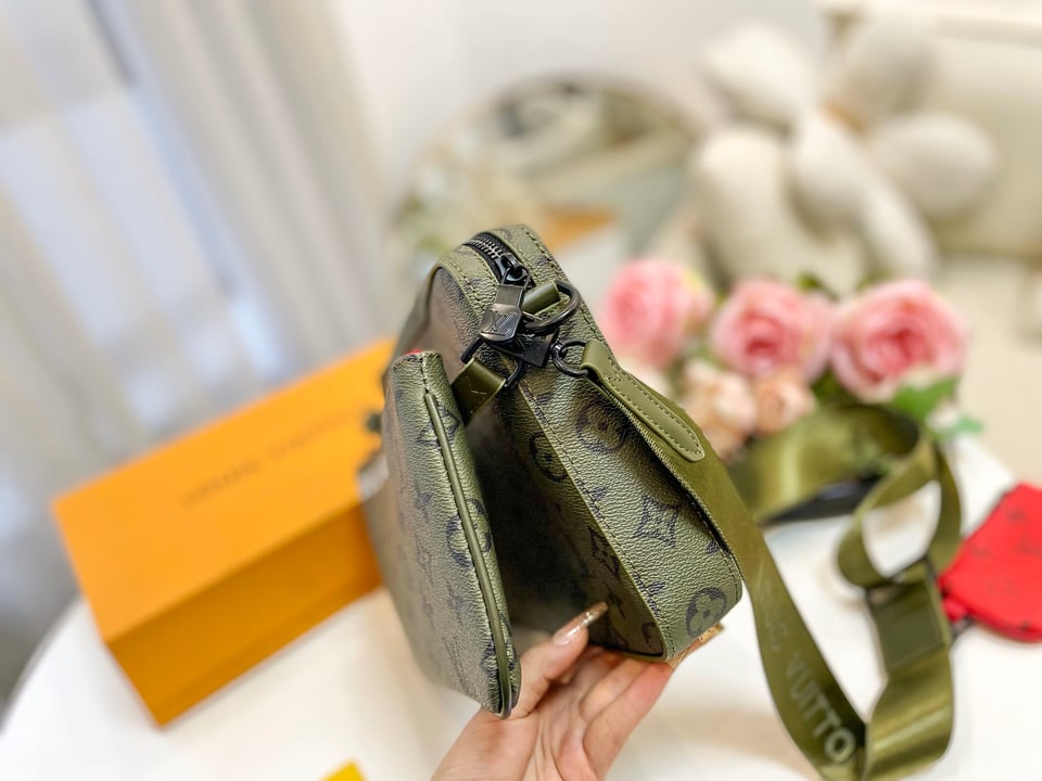 Louis Vuitton Trio Messenger Green 26Cm M23783 view 6