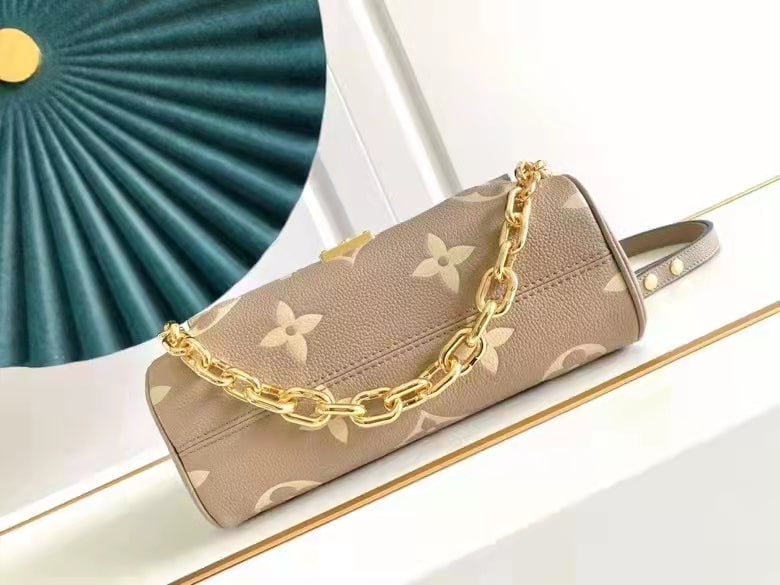 Louis Vuitton Favorite 24Cm Beige view 9