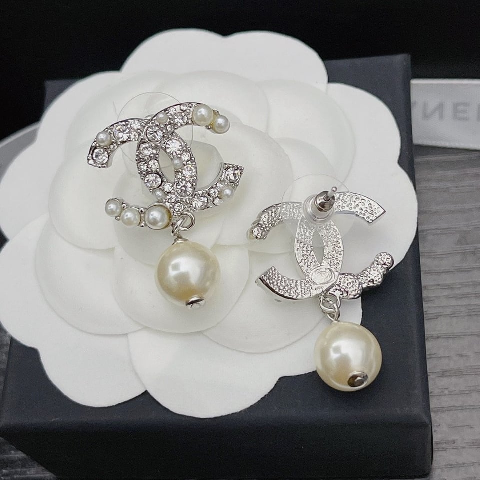 Chanel Silver Tone Metal Cc Pin Brooch Encrusted With Faux Pearls view 4