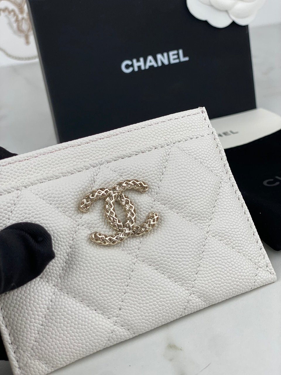 Chanel Card Holder 19.5 White Grained Calfskin Gold Icon view 3