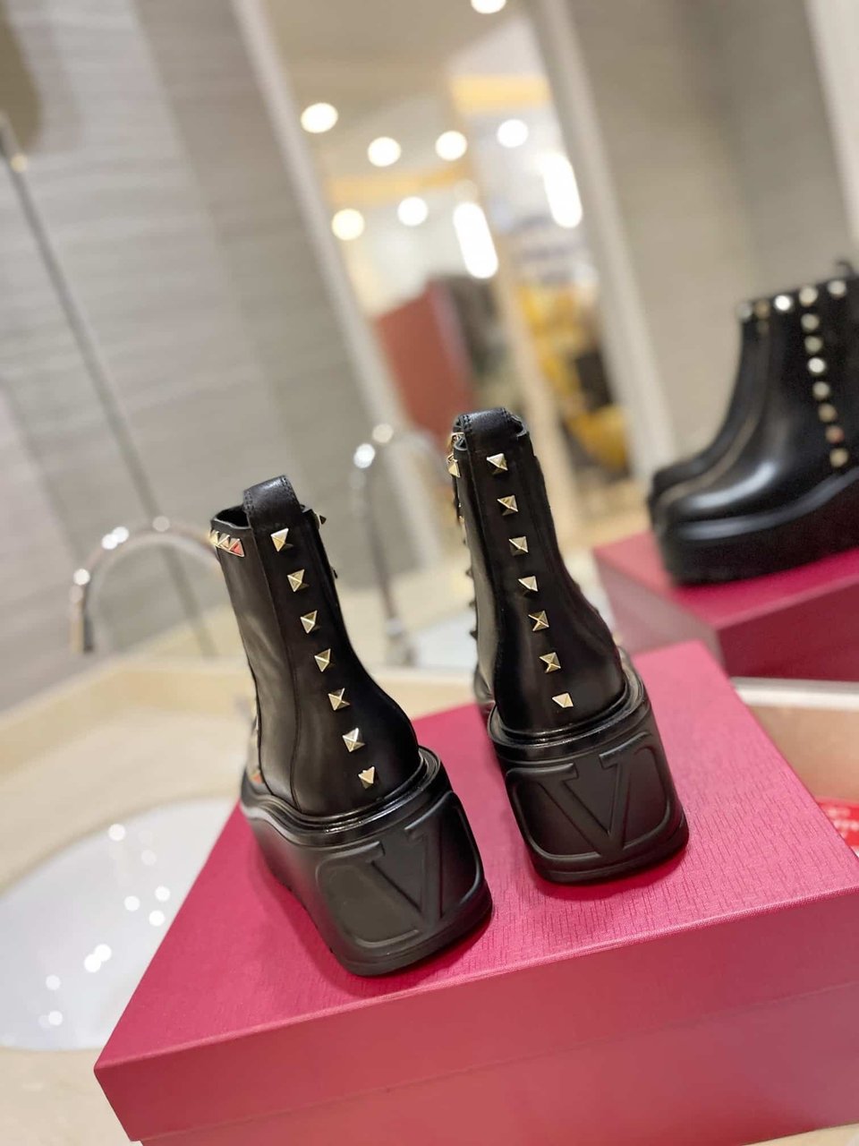 Valentino Garavani Uniqueform Calfskin Ankle Boot Black 1W2S0Cs0Mmd 0No view 3
