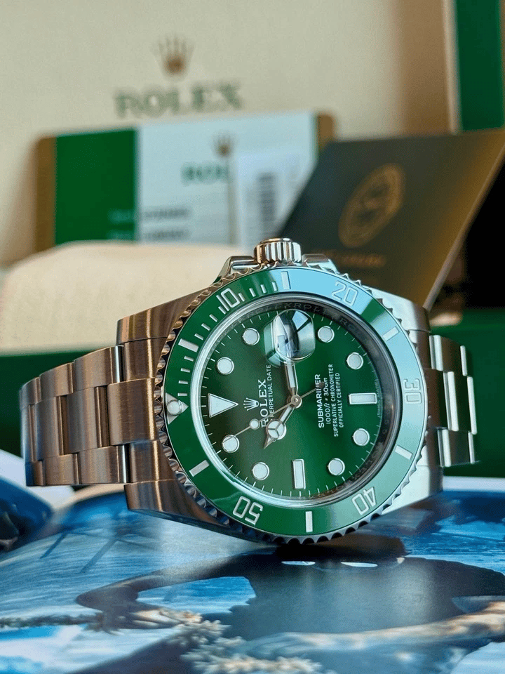 Rolex Submariner 40mm Green Dial 116610LV “Hulk” view 4