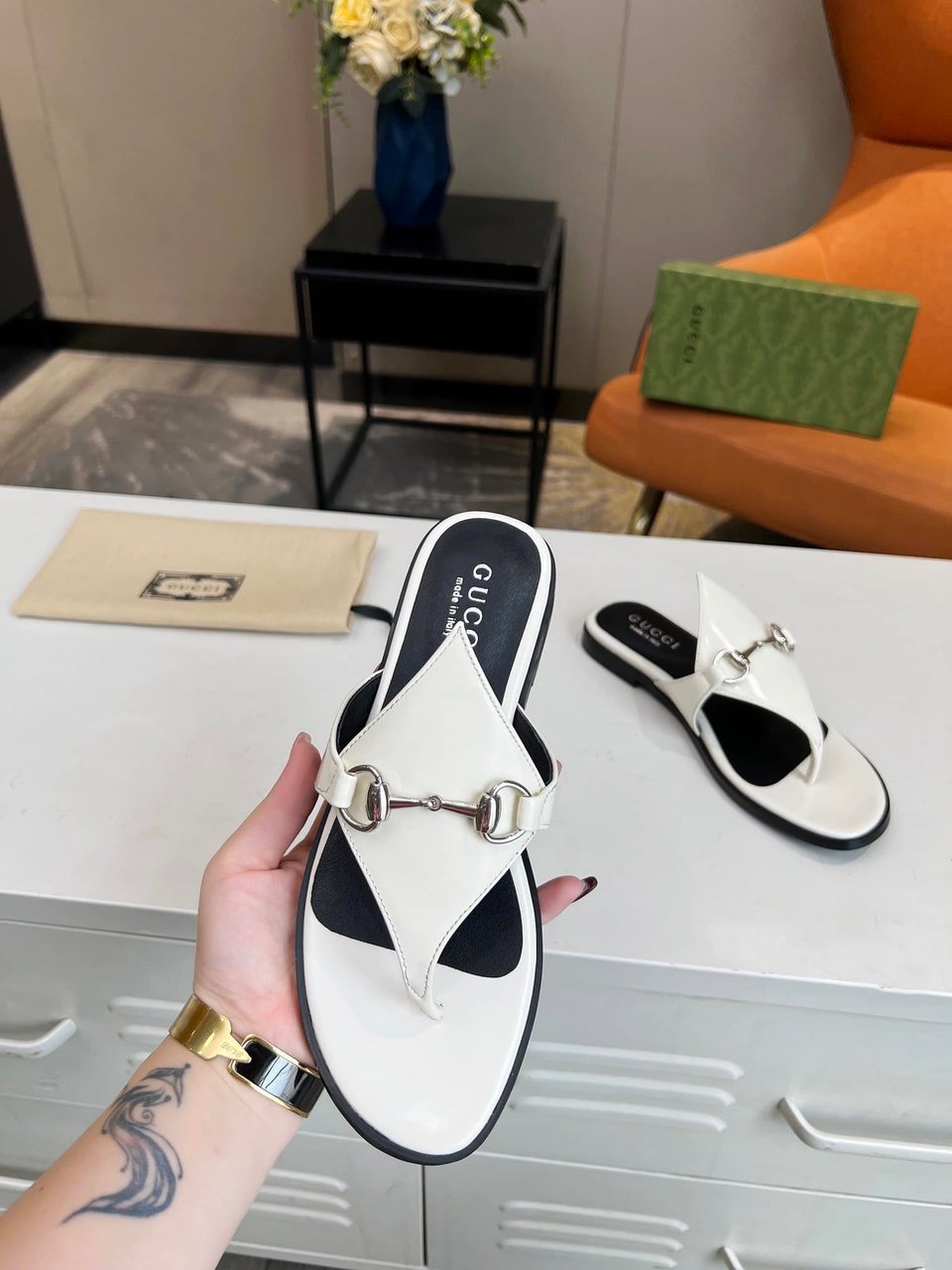 Gucci Women’S Thong Sandal With Horsebit White view 9