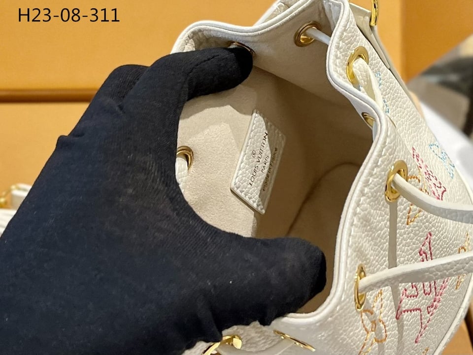 Louis Vuitton Nanoe Handbag White 16Cm M23088 view 5
