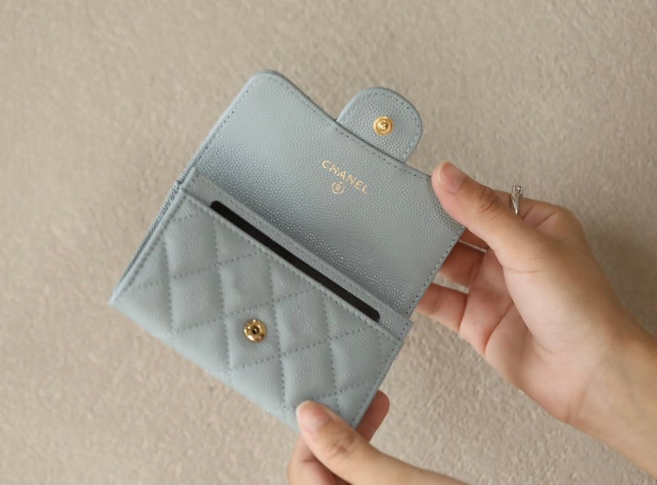Chanel Flap Card Holder 11.3 Light Blue Grained Calfskin Gold Icon view 4