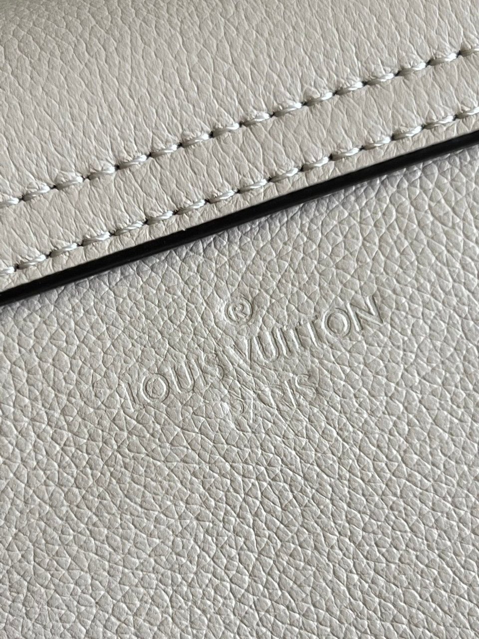 Louis Vuitton Lockme Tender 19Cm Quartz White Bag view 5