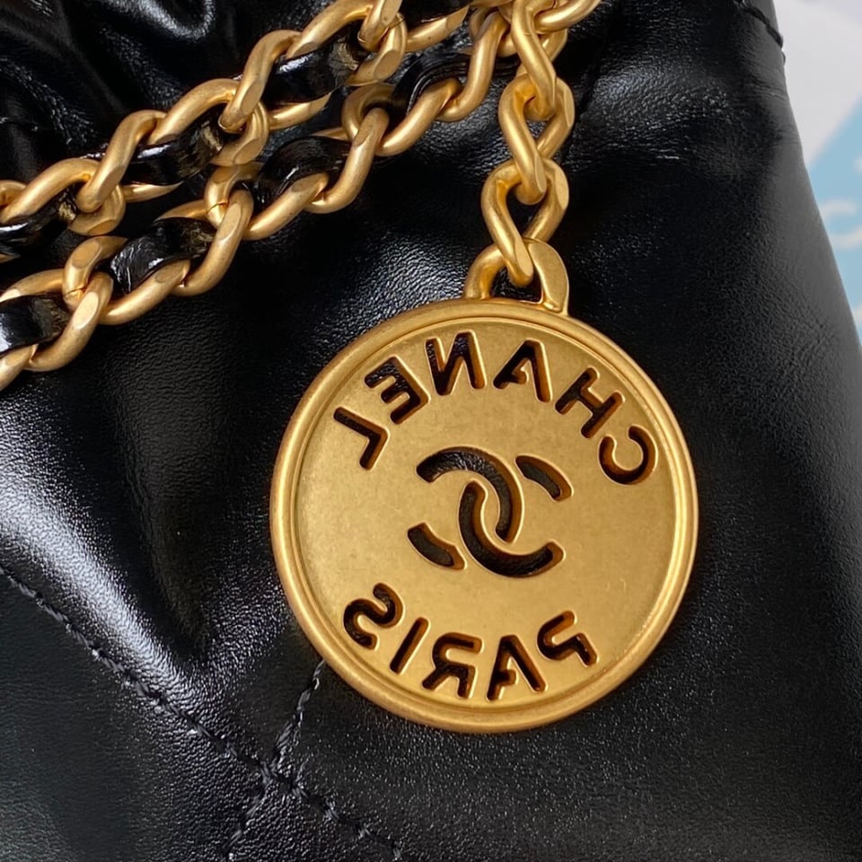 Chanel Mini 22 Handbag Shiny Calfskin &amp; Gold Metal Black 20cm view 7
