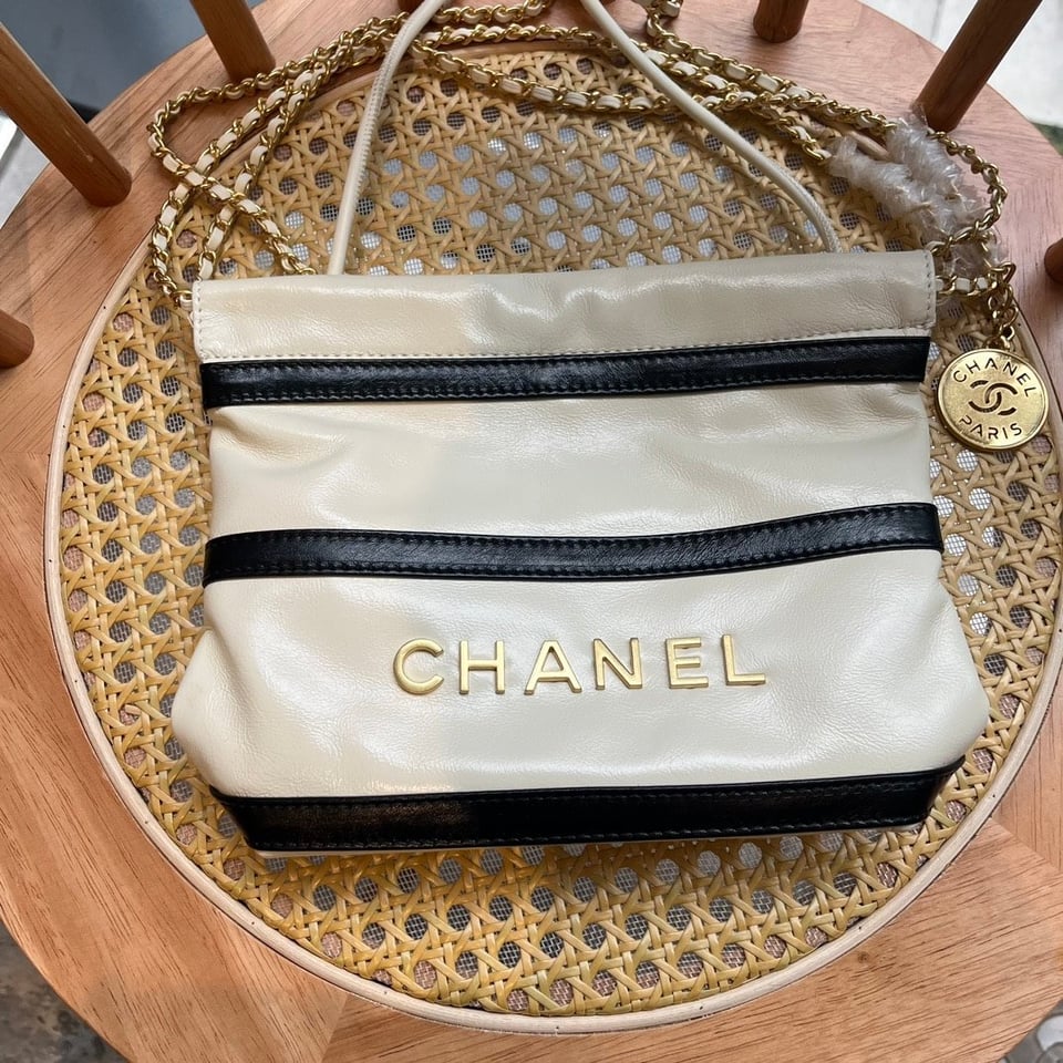 Chanel 22 Small Handbag Black White Gold Tone Metal 19Cm/7.5in As3980 B16652 Ny081 view 6