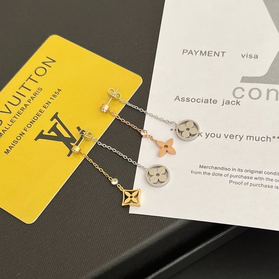 Louis Vuitton Idylle Blossom Long Earrings 3 Golds And Diamonds view 3