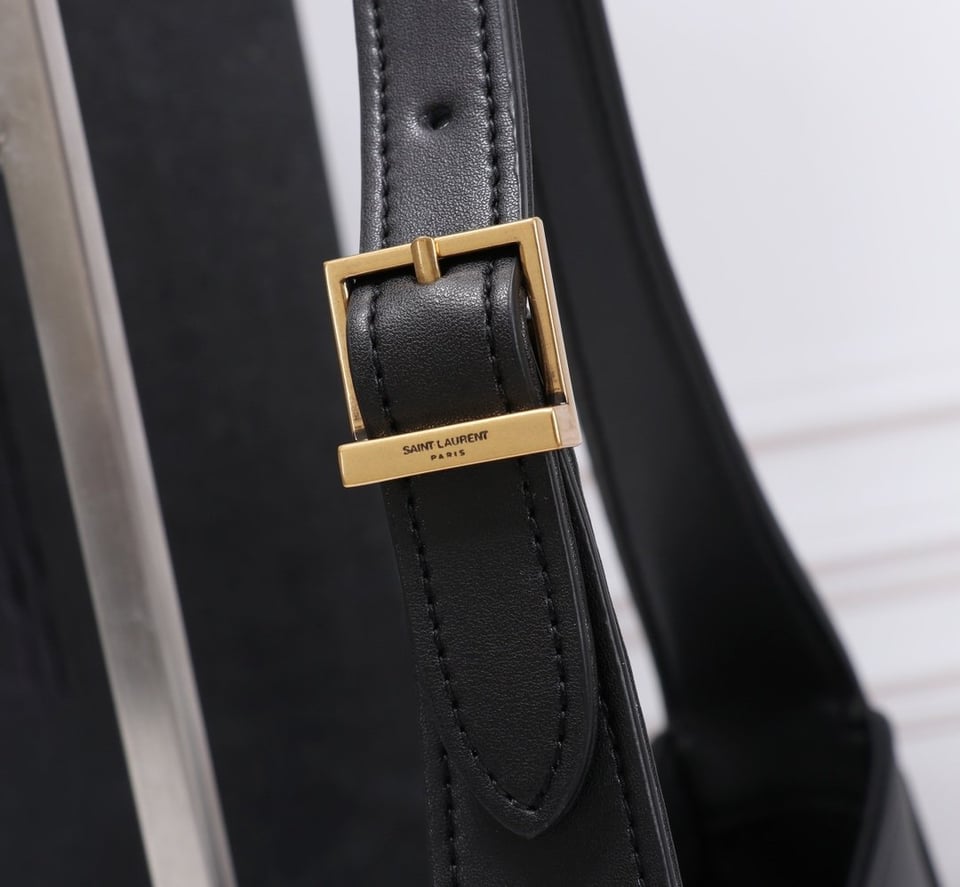 Saint Laurent Le 5 A 7 Hobo Bag In Smooth Leather Black Gold 23Cm view 9