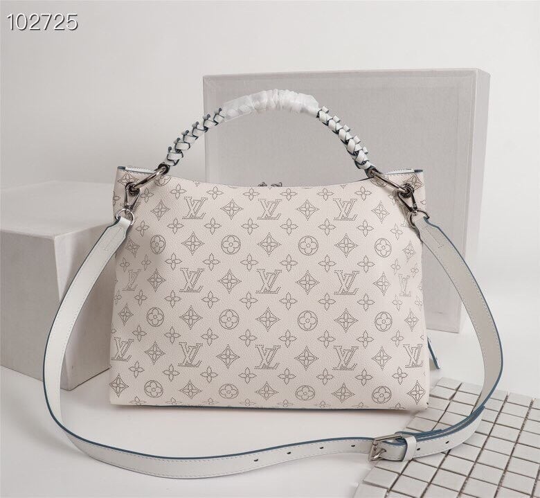 Louis Vuitton Beaubourg Hobo Mm White view 9