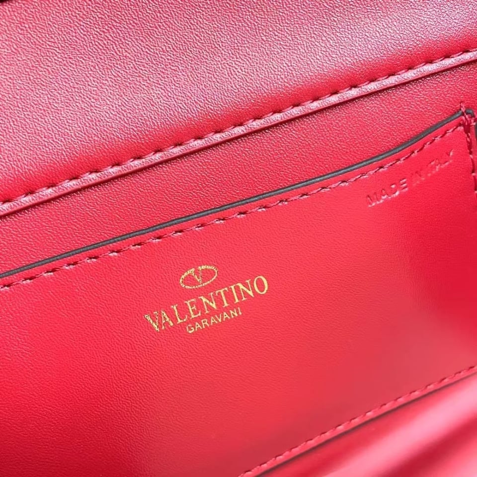 Valentino Garavani Locò Toile Iconographe Shoulder Bag Red 20Cm view 11