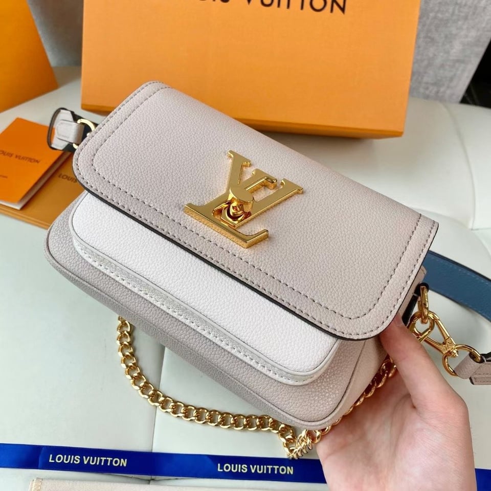 Louis Vuitton Lockme Tender 19Cm Greige M58554 view 5