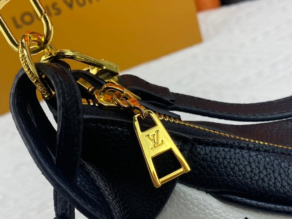 Louis Vuitton Bagatelle 22Cm White view 4