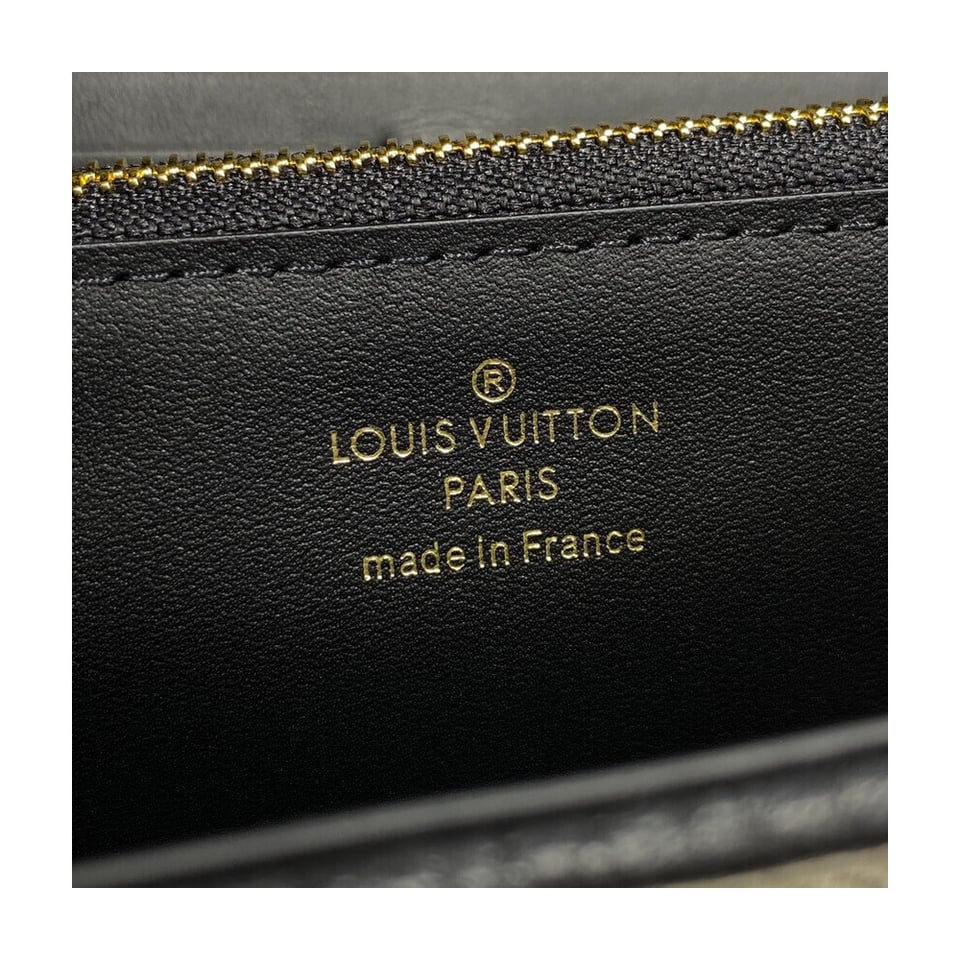 Louis Vuitton Capucines Wallet view 10