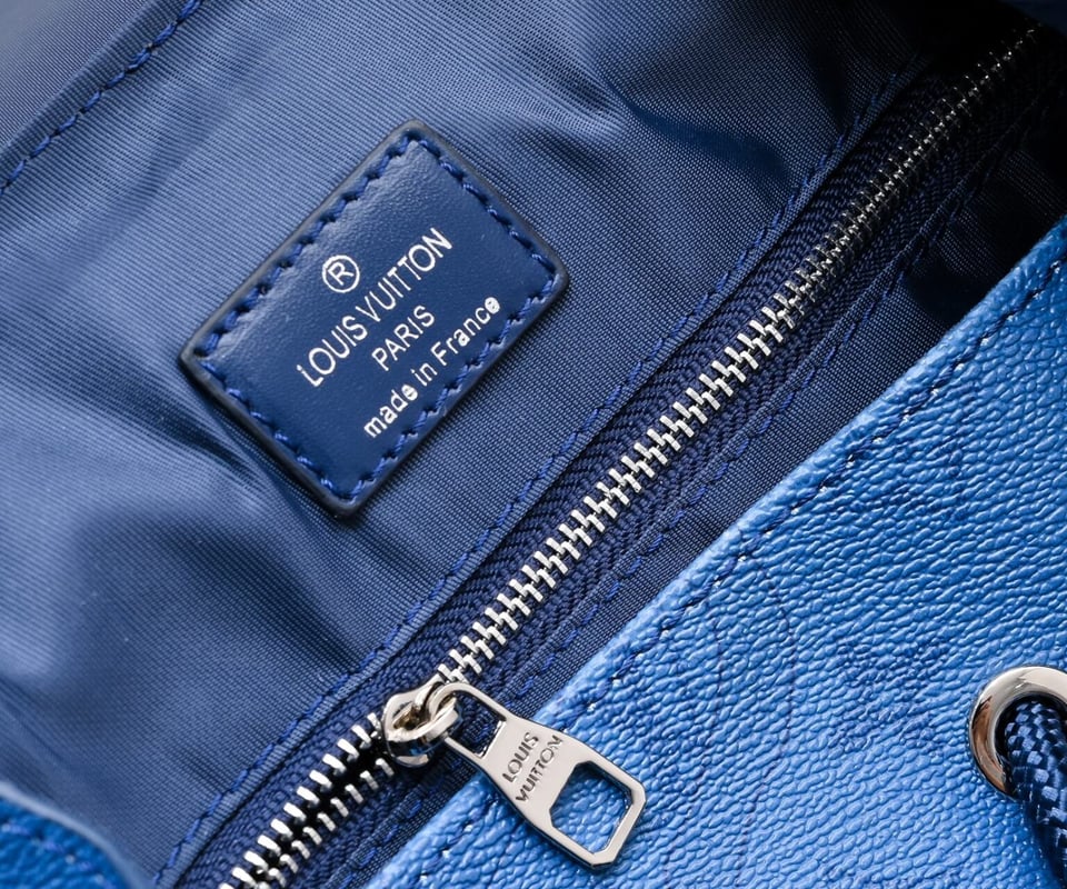 Louis Vuitton Christopher Mm Blue 44Cm M22636 view 7