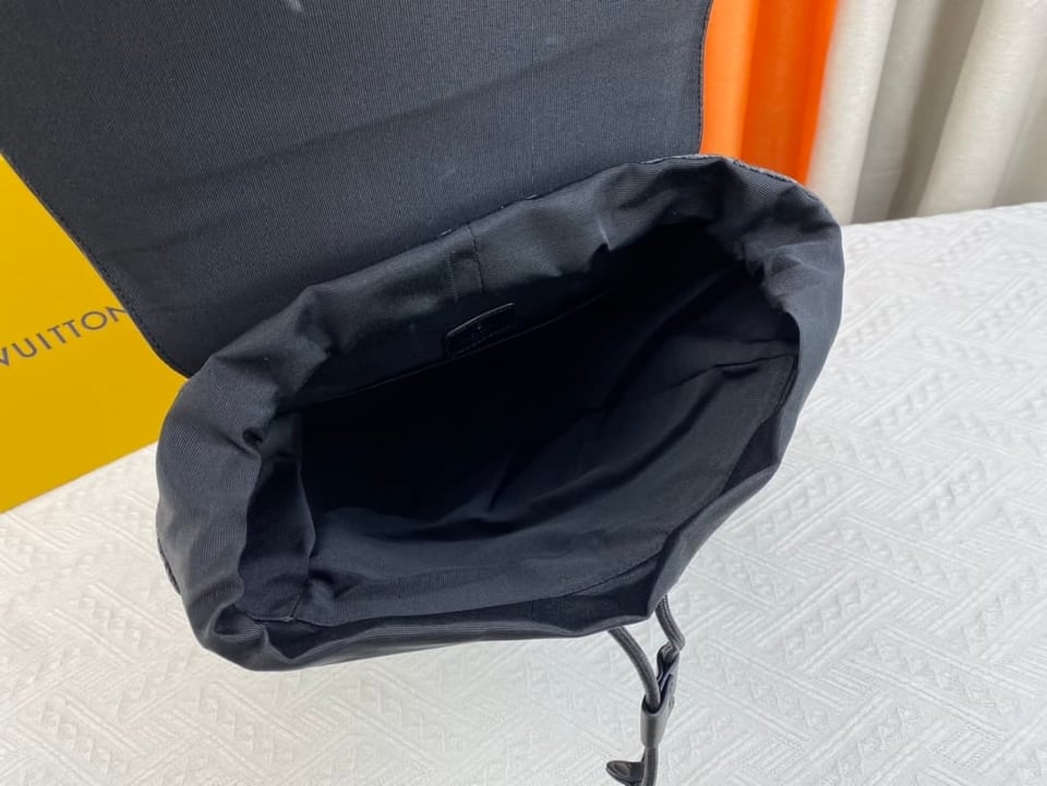 Louis Vuitton Saumur Backpack 42Cm view 7
