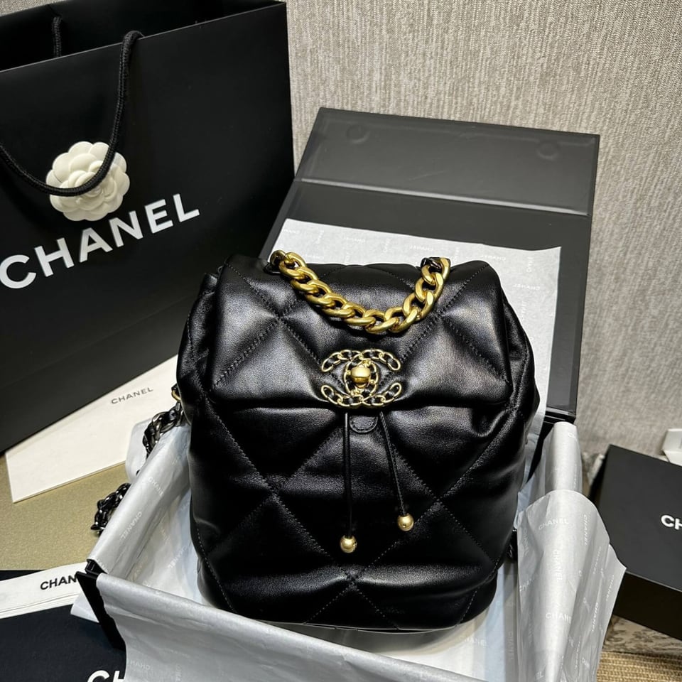 Chanel 19 Backpack Black Quilted Lambskin 26cm view 6