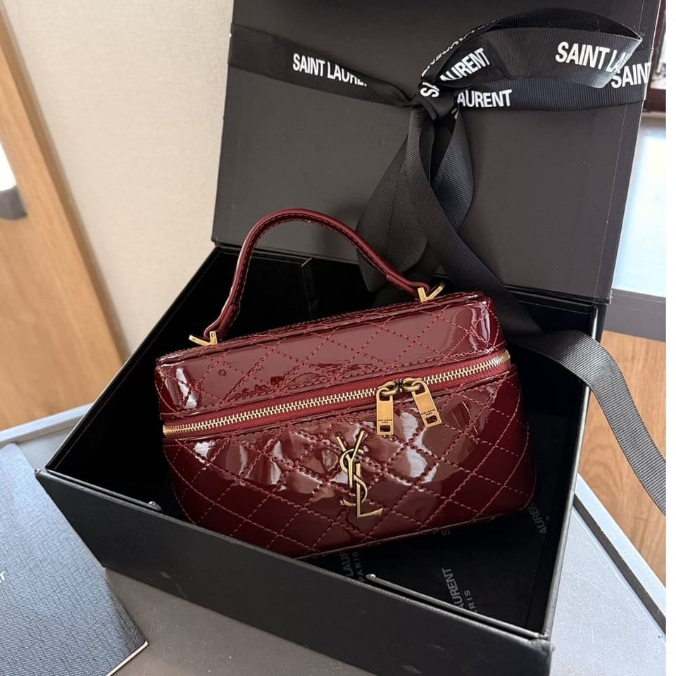 Saint Laurent Gany Vanity Bag In Patent Leather Wine Red 19Cm view 3